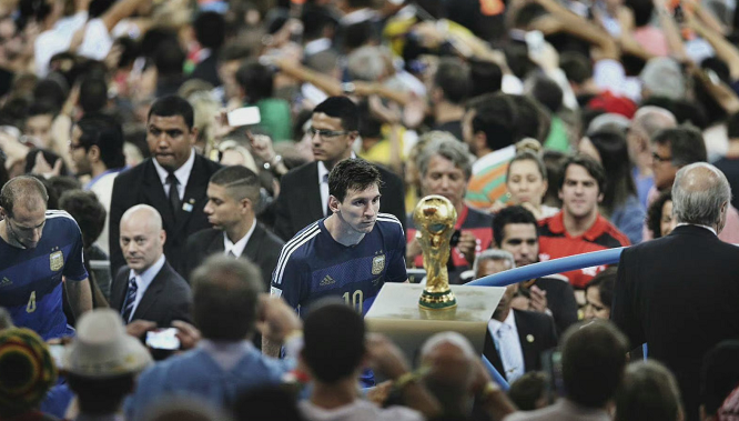 11球，巴萨是欧冠改制以来打入乌龙球最多的球队（欧冠改制以来，巴萨以11个乌龙球成为自摆乌龙最多的球队）