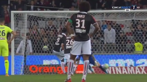 1次扛旗2次退赛！带伤出征的郑钦文，为何仍是湖北队的骄傲？（带伤仍前行：郑钦文一次扛旗两度退赛，何以依旧让湖北队自豪？）