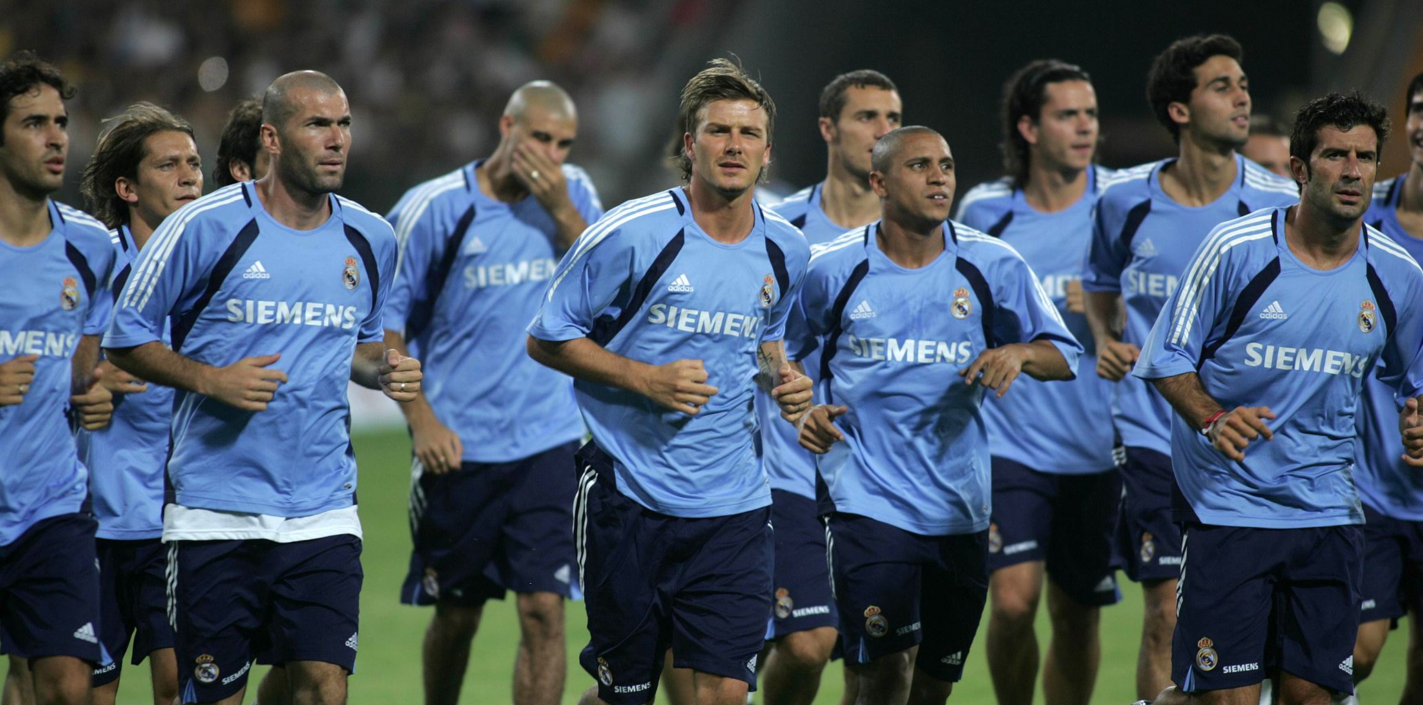 穆罕默德·萨拉赫因表现不佳和言论引发争议，被利物浦球迷认为职业生涯已结束，可能告别俱乐部。（状态低迷与言论风波，萨拉赫遭利物浦球迷视为生涯将尽，或告别红军）