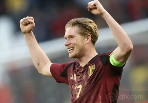 如何评价？CBA杯多人因地板贴纸滑倒引争议：希望引起重视（CBA杯地板贴纸致多名球员滑倒引发争议：亟待重视）