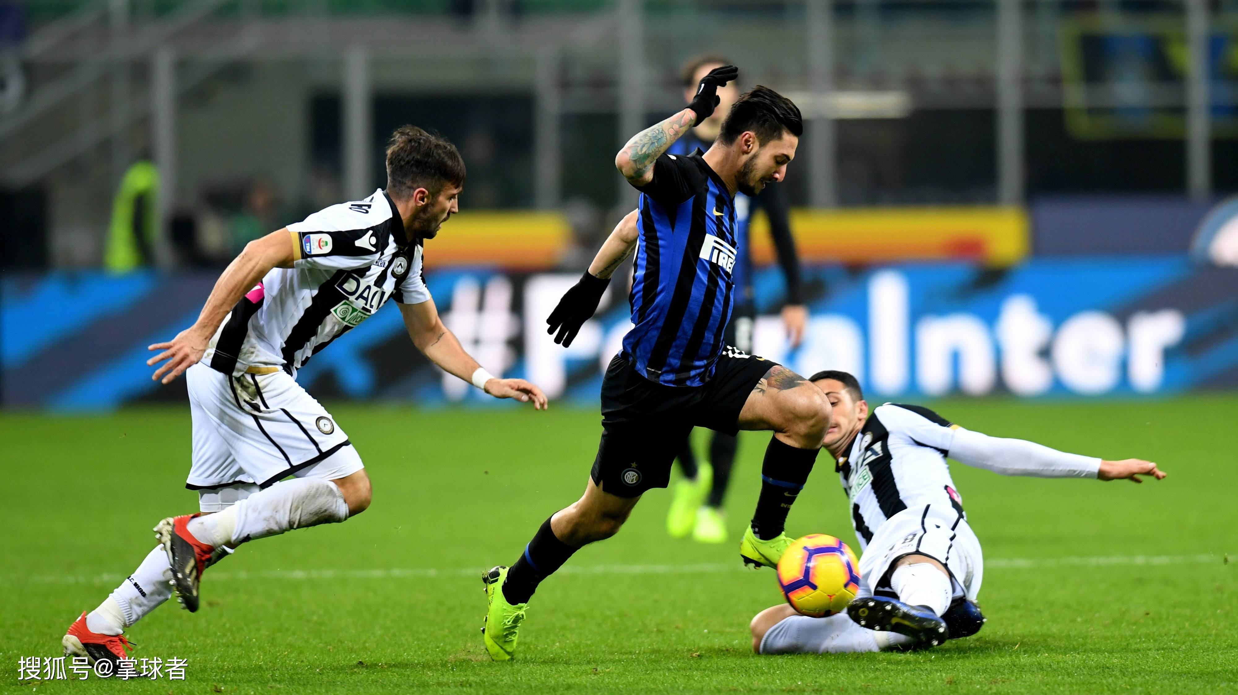 2026年F1全阵容敲定！角田裕毅降为储备车手，哈贾尔晋升搭档维斯塔潘（2026年F1阵容定案：角田裕毅改任预备车手，哈贾尔晋升与维斯塔潘搭档）