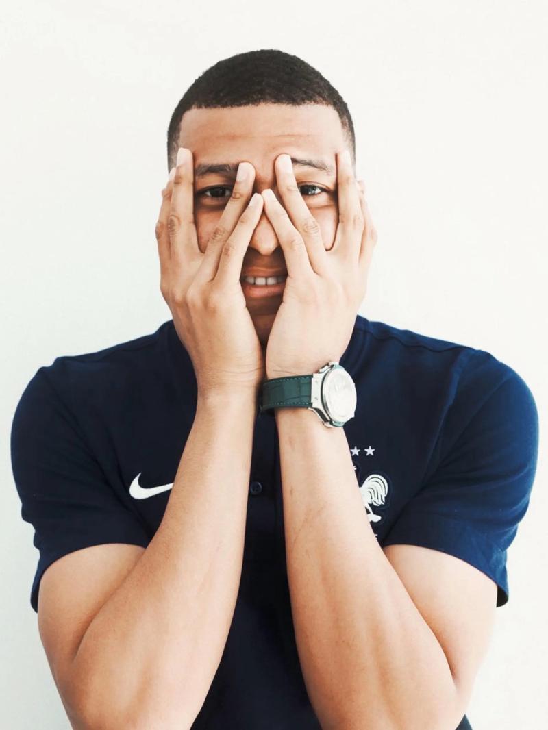 德劳伦蒂斯：在我们这个破主场里，一场只能赚300万欧（德劳伦蒂斯抱怨主场收入：每场仅300万欧）