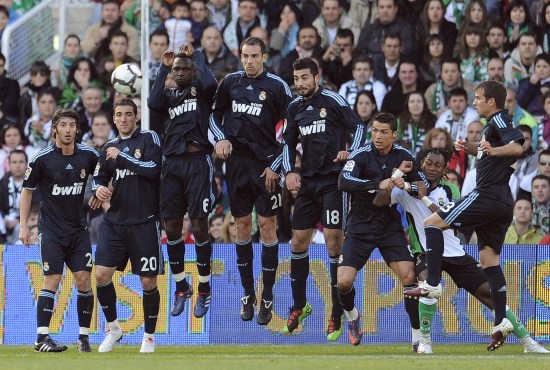 转会新动态！王牌外援签深圳，国脚中卫转投升班马，港脚选择国安（转会速递：王牌外援加盟深圳，国脚中卫投奔升班马，港脚签约国安）