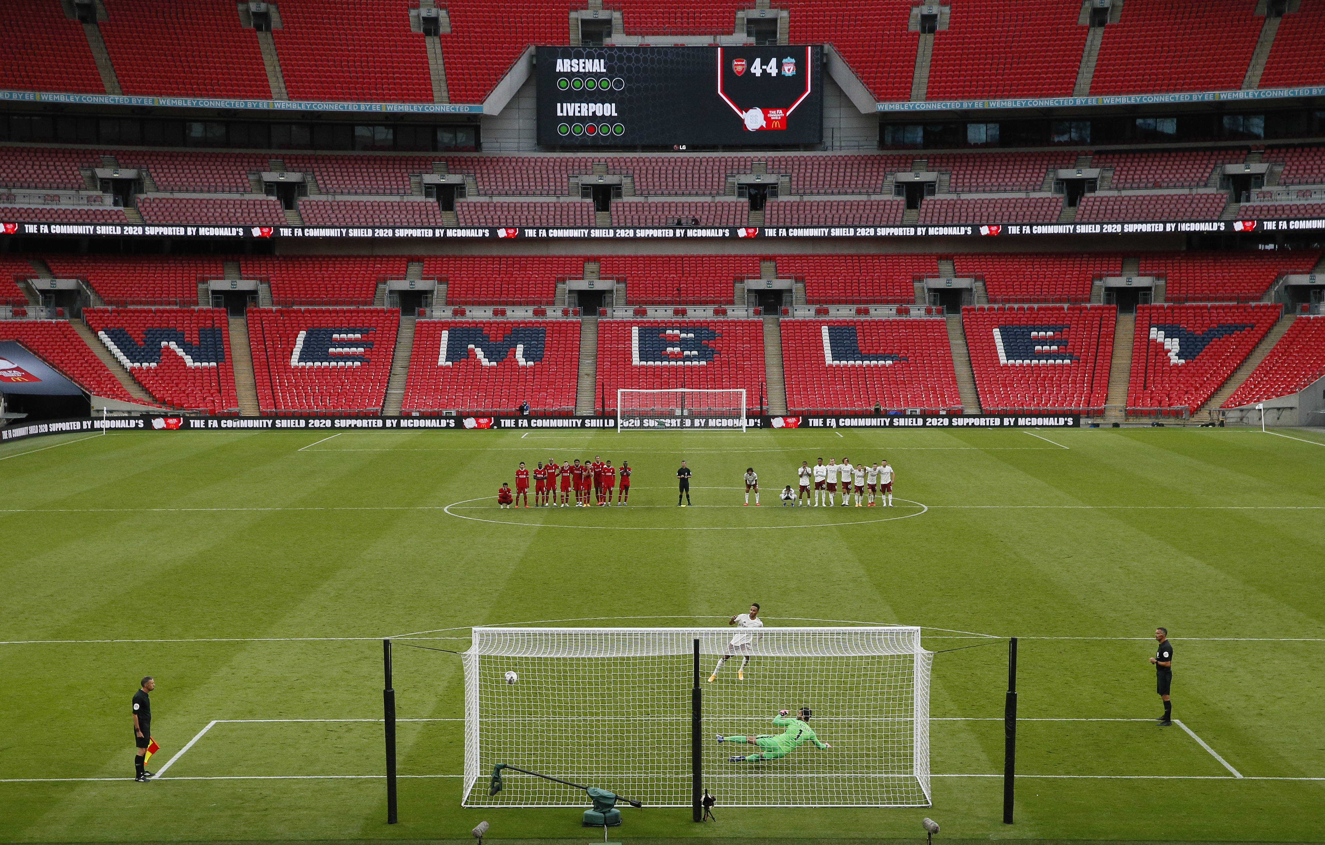 泽林斯基：如果这都能判点球，那所有的接触都是点球（泽林斯基：要是这种也判点，每次接触不都成点球了）