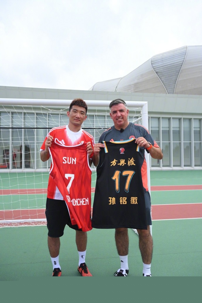 哈曼：麦克托米奈和赖斯很像，他可能会重返英超（哈曼称麦克托米奈与赖斯相似，或将回归英超）